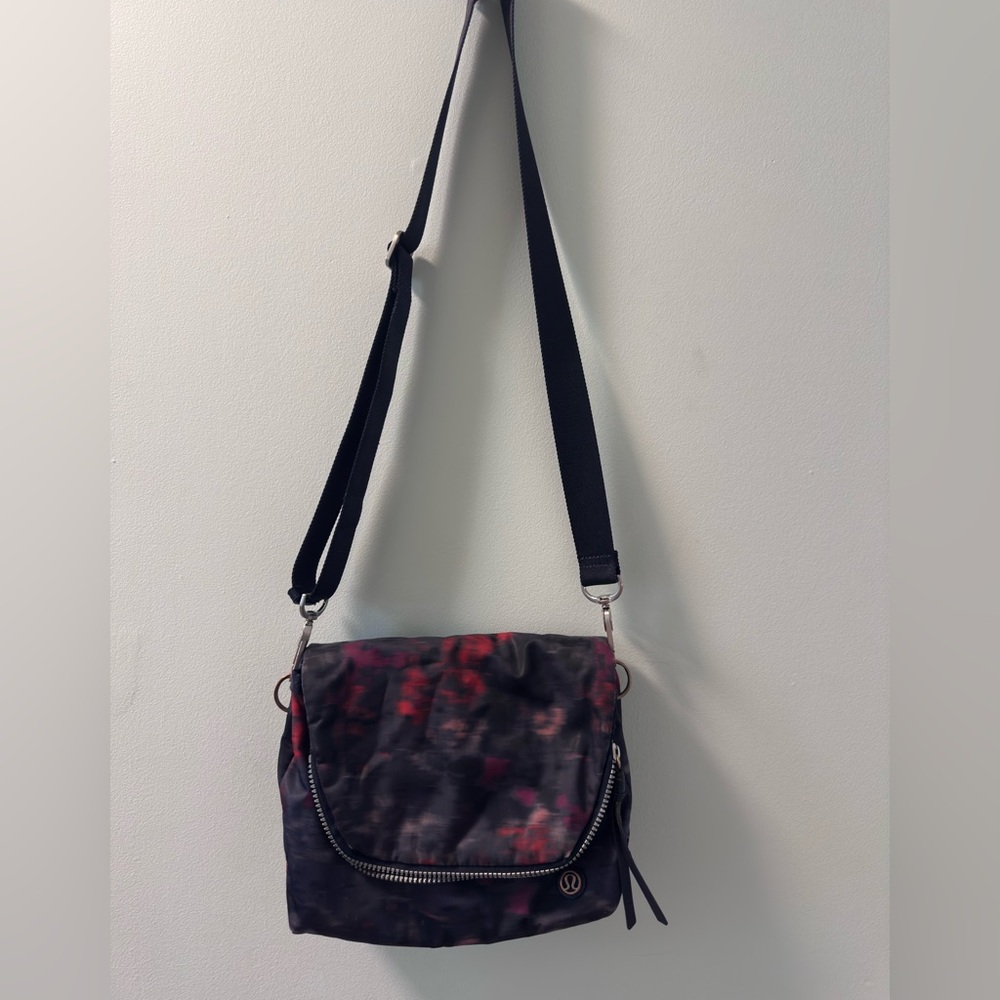 Lululemon Stylish Black and Red Crossbody Bag